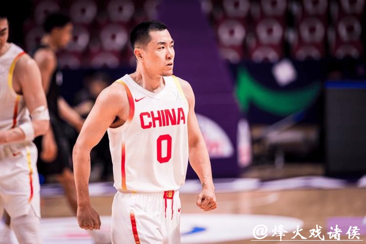 辽鲁大战即将打响！山东男篮全力备战，高诗岩30岁生日获球迷热烈支持