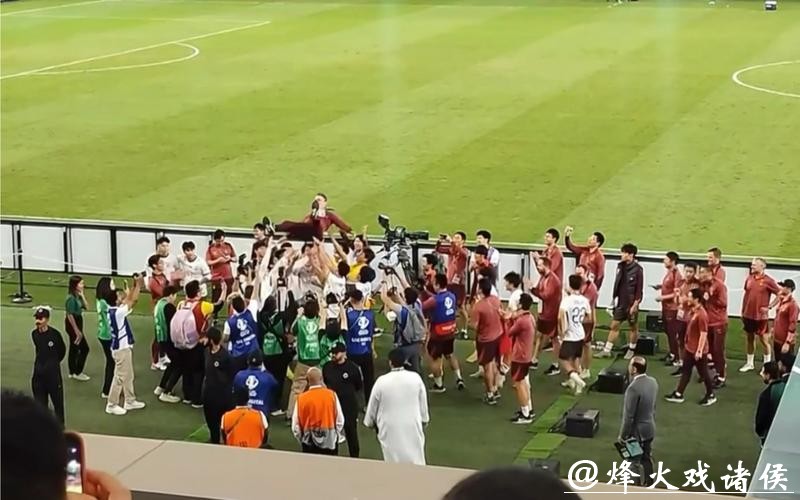 U23国足首进决赛!安东尼奥被队员高高抛起,他值得如此礼遇 U23国足首进决赛!安东尼奥被队员高高抛起,他值得如此礼遇